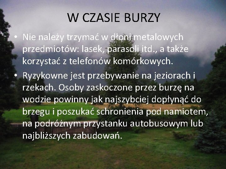 W CZASIE BURZY • Nie należy trzymać w dłoni metalowych przedmiotów: lasek, parasoli itd.