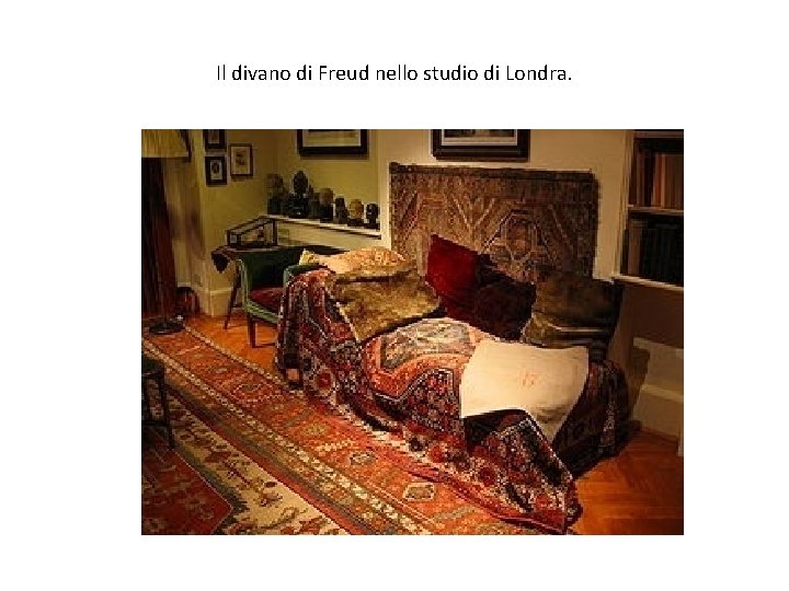 Il divano di Freud nello studio di Londra. 