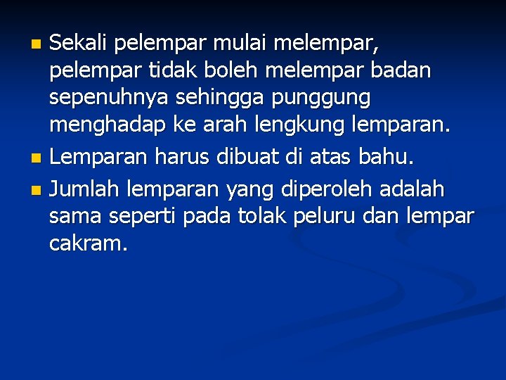 Sekali pelempar mulai melempar, pelempar tidak boleh melempar badan sepenuhnya sehingga punggung menghadap ke