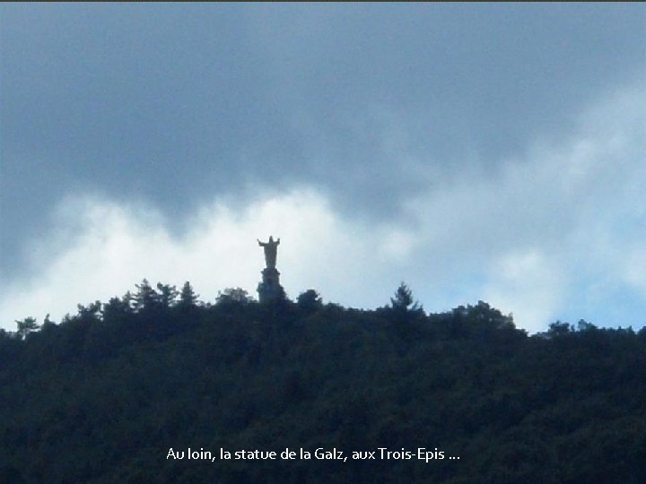 Au loin, la statue de la Galz, aux Trois-Epis … 