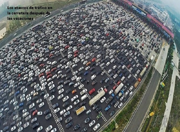 Los atascos de tráfico en la carretera después de las vacaciones 