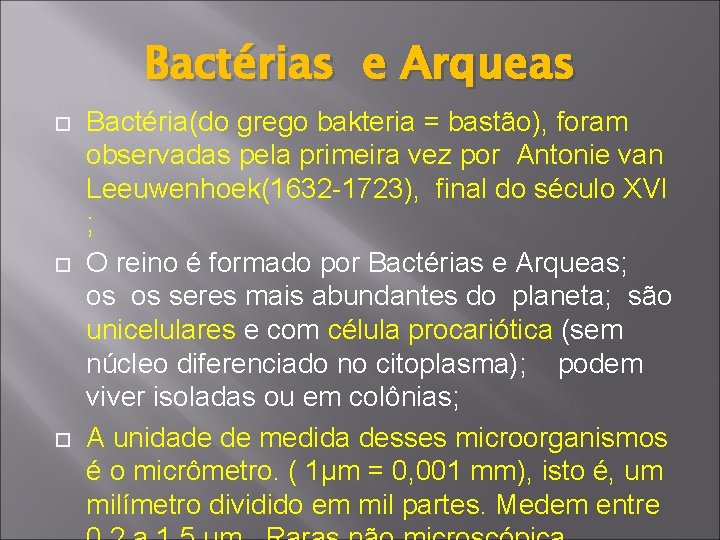 Bactérias e Arqueas Bactéria(do grego bakteria = bastão), foram observadas pela primeira vez por