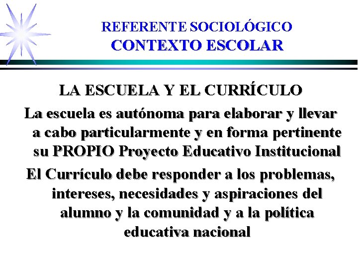 REFERENTE SOCIOLÓGICO CONTEXTO ESCOLAR LA ESCUELA Y EL CURRÍCULO La escuela es autónoma para