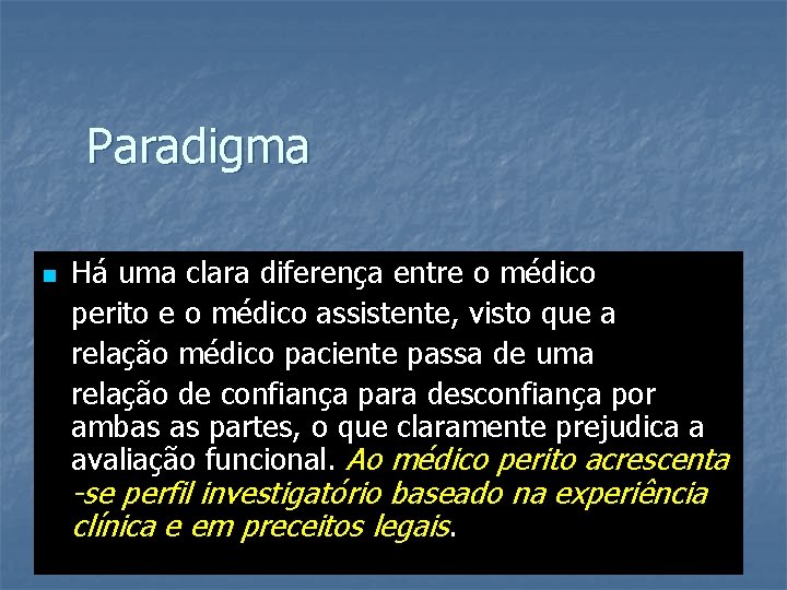 Paradigma n Há uma clara diferença entre o médico perito e o médico assistente,