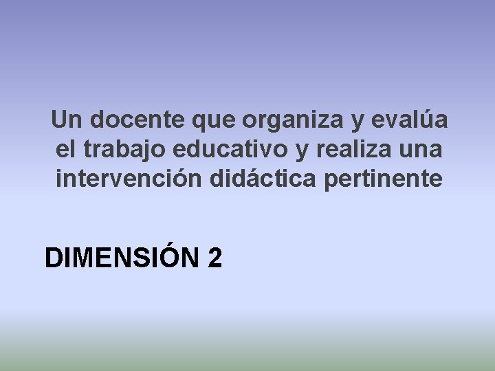 Un docente que organiza y evalúa el trabajo educativo y realiza una intervención didáctica