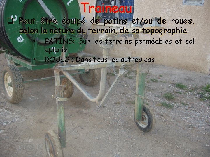 Traineau q Peut être équipé de patins et/ou de roues, selon la nature du