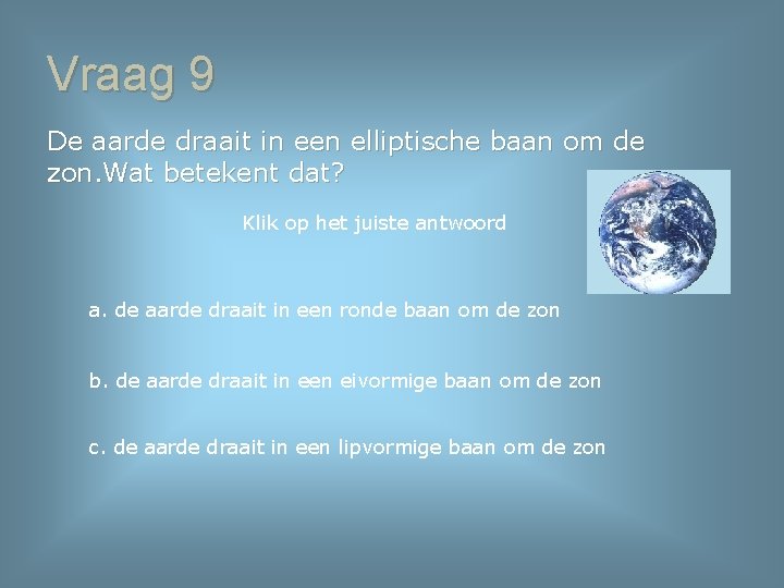 Vraag 9 De aarde draait in een elliptische baan om de zon. Wat betekent