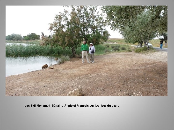 Lac Sidi Mohamed Bénali. Annie et François sur les rives du Lac. 