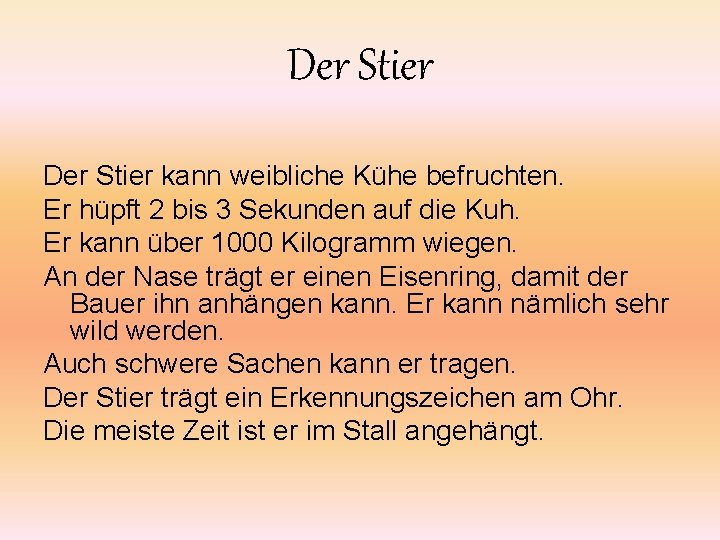 Der Stier kann weibliche Kühe befruchten. Er hüpft 2 bis 3 Sekunden auf die Der Stier kann weibliche Kühe befruchten. Er hüpft 2 bis 3 Sekunden auf die