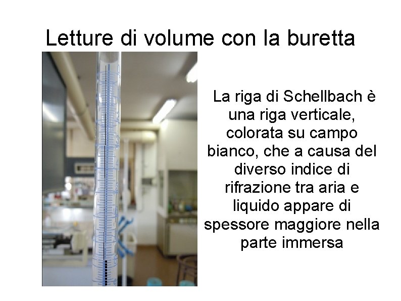 Letture di volume con la buretta La riga di Schellbach è una riga verticale,