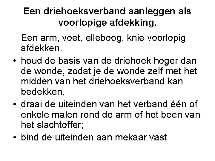 Een driehoeksverband aanleggen als voorlopige afdekking. Een arm, voet, elleboog, knie voorlopig afdekken. •