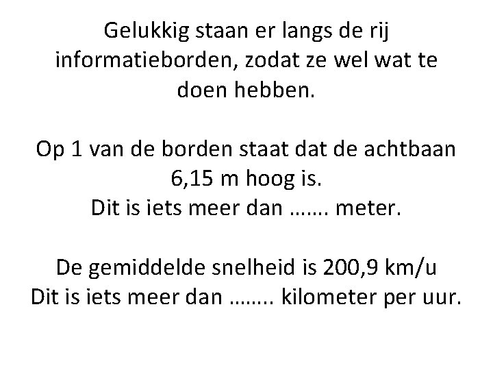 Gelukkig staan er langs de rij informatieborden, zodat ze wel wat te doen hebben.