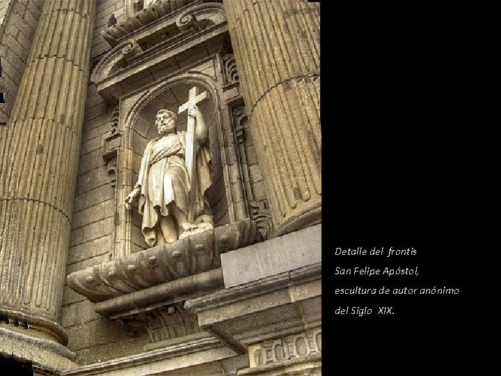 Detalle del frontis San Felipe Apóstol, escultura de autor anónimo del Siglo XIX. 