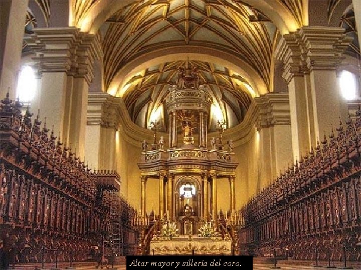 Altar mayor y sillería del coro. 