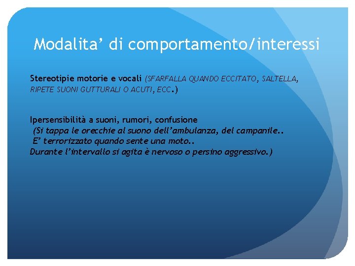 Modalita’ di comportamento/interessi Stereotipie motorie e vocali (SFARFALLA QUANDO ECCITATO, SALTELLA, RIPETE SUONI GUTTURALI