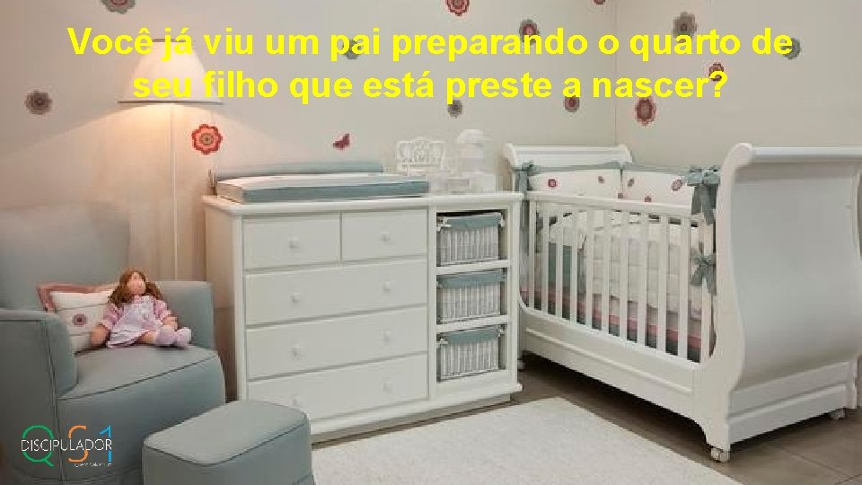 Você já viu um pai preparando o quarto de seu filho que está preste