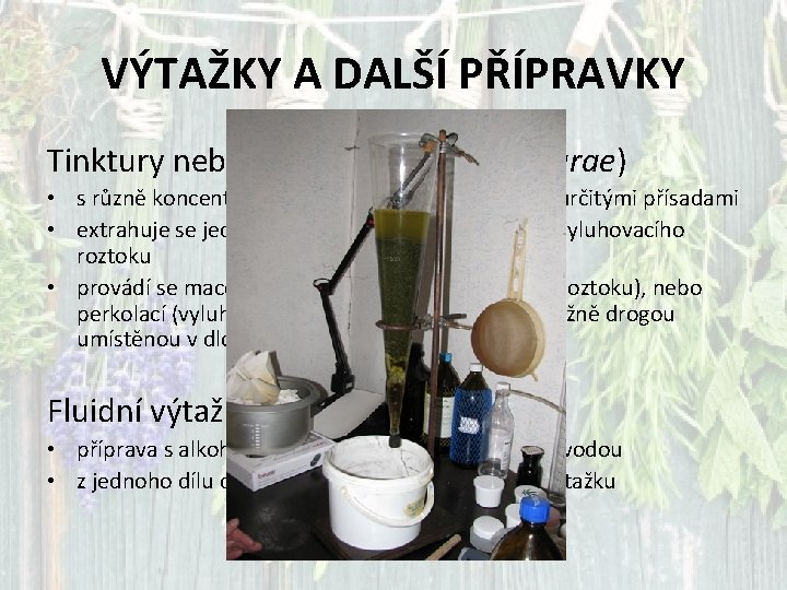 VÝTAŽKY A DALŠÍ PŘÍPRAVKY Tinktury neboli lihové výtažky (tincturae) • s různě koncentrovaným alkoholem,