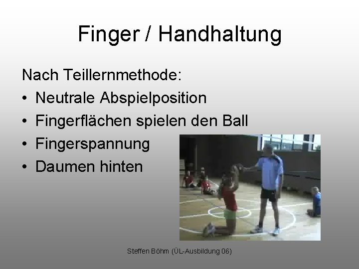 Finger / Handhaltung Nach Teillernmethode: • Neutrale Abspielposition • Fingerflächen spielen den Ball •
