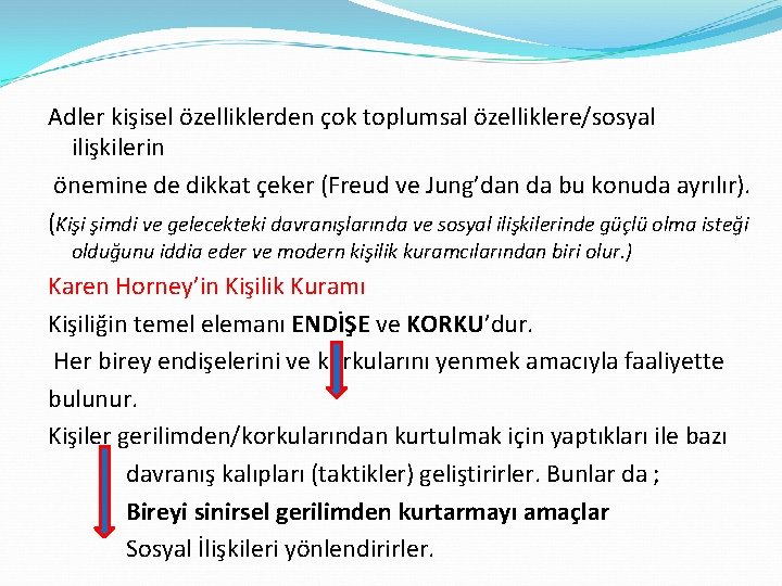 Adler kişisel özelliklerden çok toplumsal özelliklere/sosyal ilişkilerin önemine de dikkat çeker (Freud ve Jung’dan