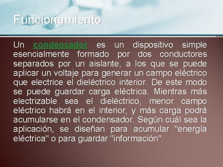 Funcionamiento Un condensador es un dispositivo simple esencialmente formado por dos conductores separados por