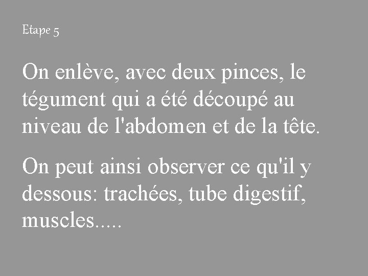 Etape 5 On enlève, avec deux pinces, le tégument qui a été découpé au