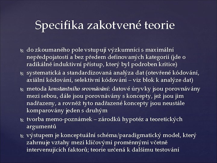 Specifika zakotvené teorie do zkoumaného pole vstupují výzkumníci s maximální nepředpojatostí a bez předem