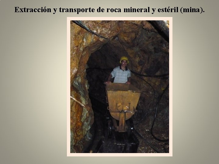 Extracción y transporte de roca mineral y estéril (mina). 