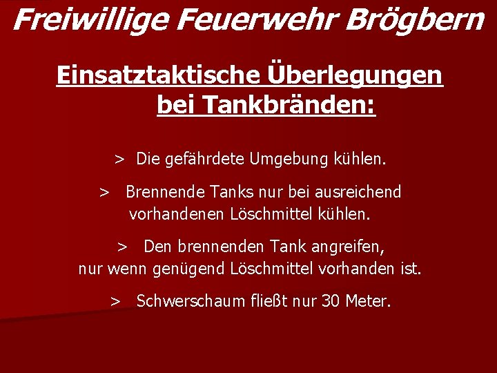 Freiwillige Feuerwehr Brögbern Einsatztaktische Überlegungen bei Tankbränden: > Die gefährdete Umgebung kühlen. > Brennende