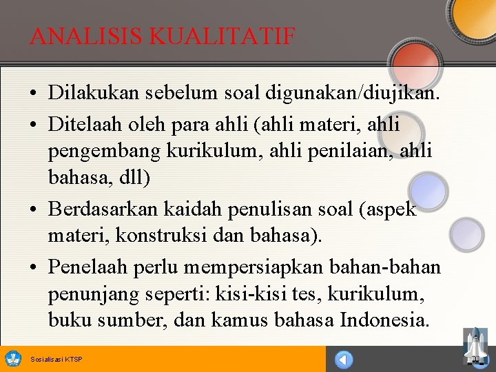 ANALISIS KUALITATIF • Dilakukan sebelum soal digunakan/diujikan. • Ditelaah oleh para ahli (ahli materi,