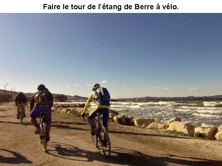 Faire le tour de l’étang de Berre à vélo. 