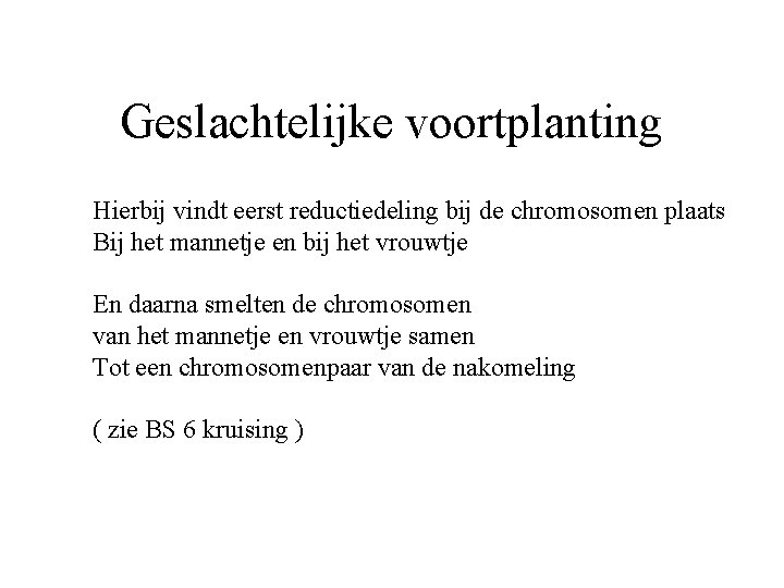 Geslachtelijke voortplanting Hierbij vindt eerst reductiedeling bij de chromosomen plaats Bij het mannetje en