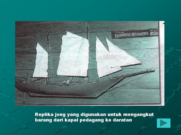 Replika jong yang digunakan untuk mengangkut barang dari kapal pedagang ke daratan 