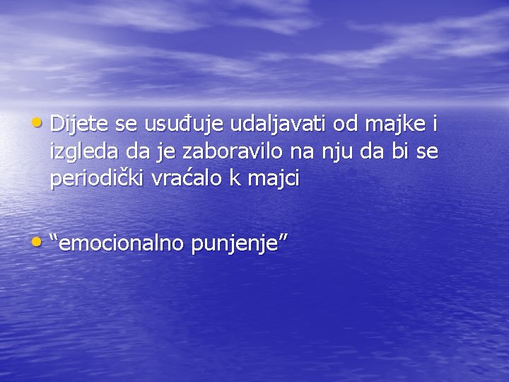  • Dijete se usuđuje udaljavati od majke i izgleda da je zaboravilo na