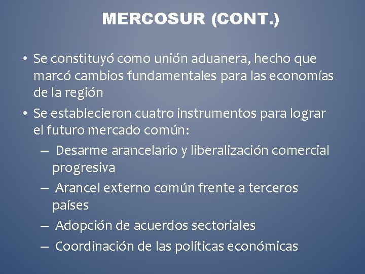 MERCOSUR (CONT. ) • Se constituyó como unión aduanera, hecho que marcó cambios fundamentales
