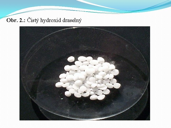 Obr. 2. : Čistý hydroxid draselný 