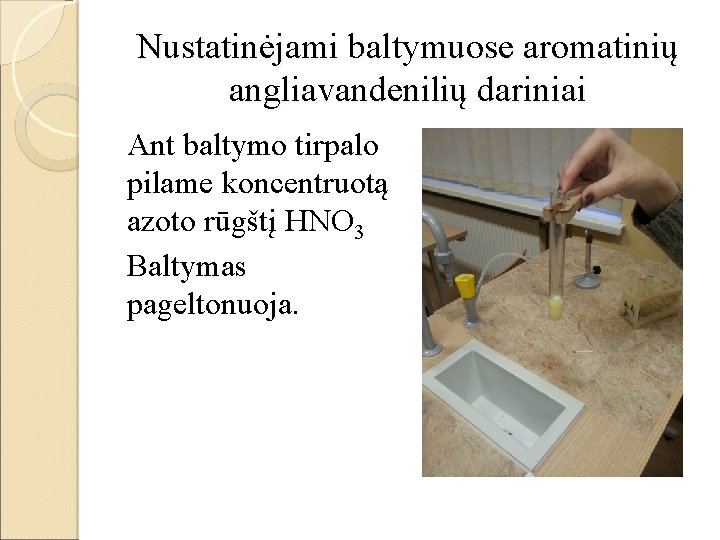 Nustatinėjami baltymuose aromatinių angliavandenilių dariniai Ant baltymo tirpalo pilame koncentruotą azoto rūgštį HNO 3