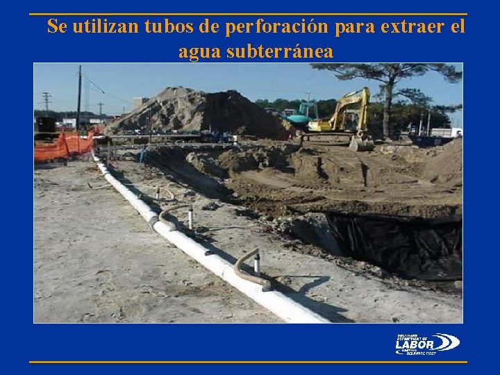 Se utilizan tubos de perforación para extraer el agua subterránea 