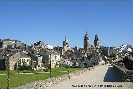 Vue de la muraille et la cathédrale de Lugo 