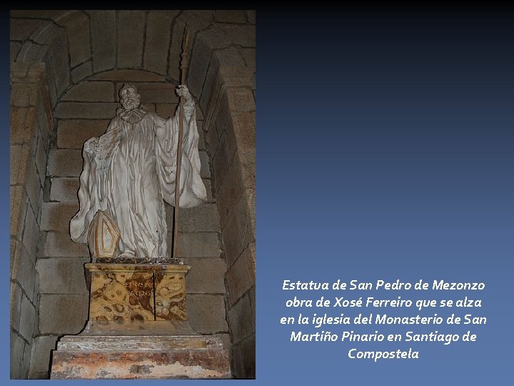Estatua de San Pedro de Mezonzo obra de Xosé Ferreiro que se alza en