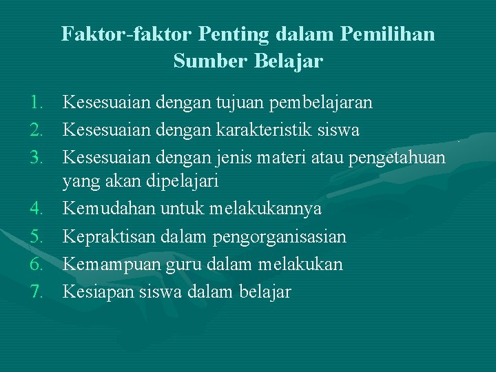 Faktor-faktor Penting dalam Pemilihan Sumber Belajar 1. Kesesuaian dengan tujuan pembelajaran 2. Kesesuaian dengan Faktor-faktor Penting dalam Pemilihan Sumber Belajar 1. Kesesuaian dengan tujuan pembelajaran 2. Kesesuaian dengan