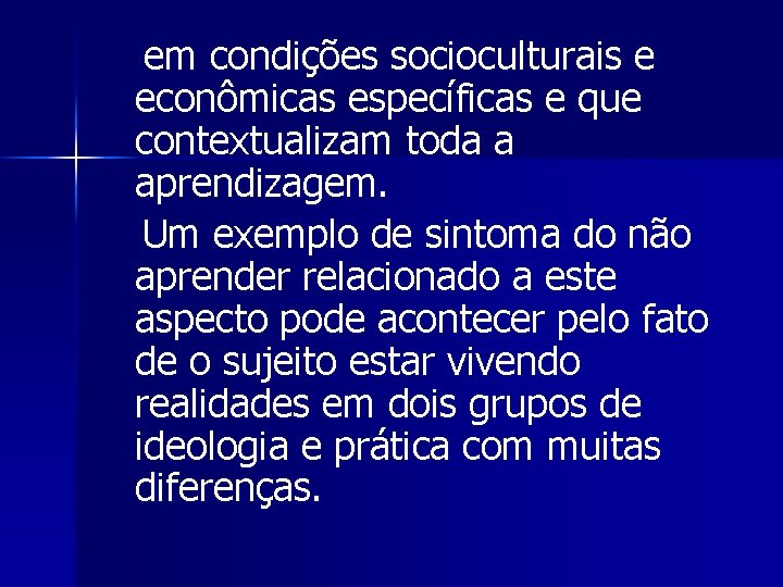  em condições socioculturais e econômicas específicas e que contextualizam toda a aprendizagem. Um