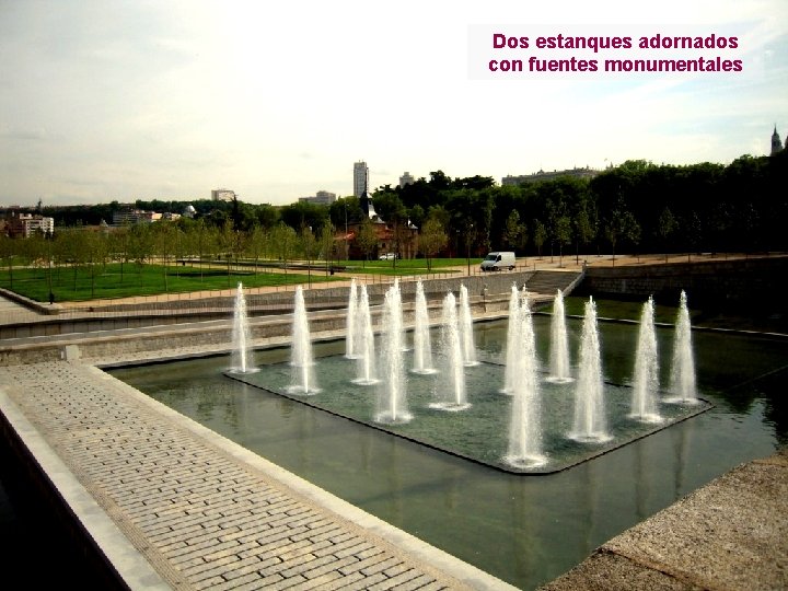 Dos estanques adornados con fuentes monumentales 