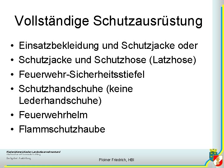 Vollständige Schutzausrüstung • • Einsatzbekleidung und Schutzjacke oder Schutzjacke und Schutzhose (Latzhose) Feuerwehr-Sicherheitsstiefel Schutzhandschuhe