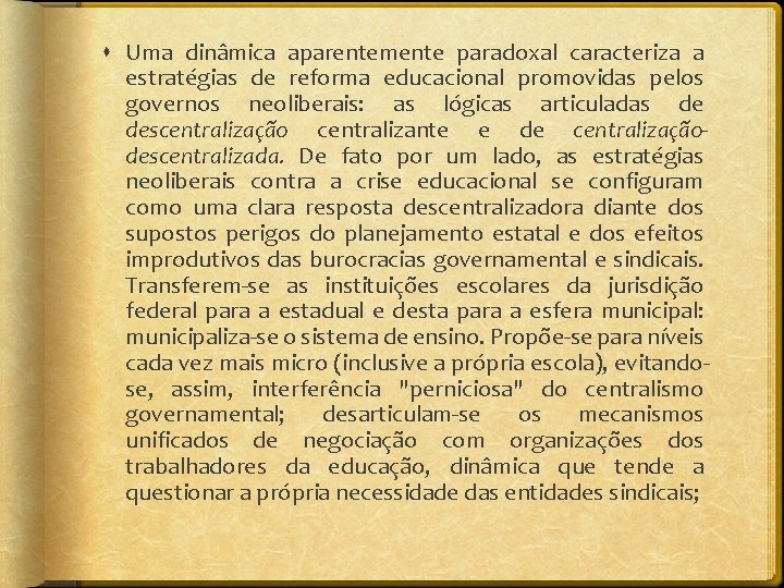  Uma dinâmica aparentemente paradoxal caracteriza a estratégias de reforma educacional promovidas pelos governos