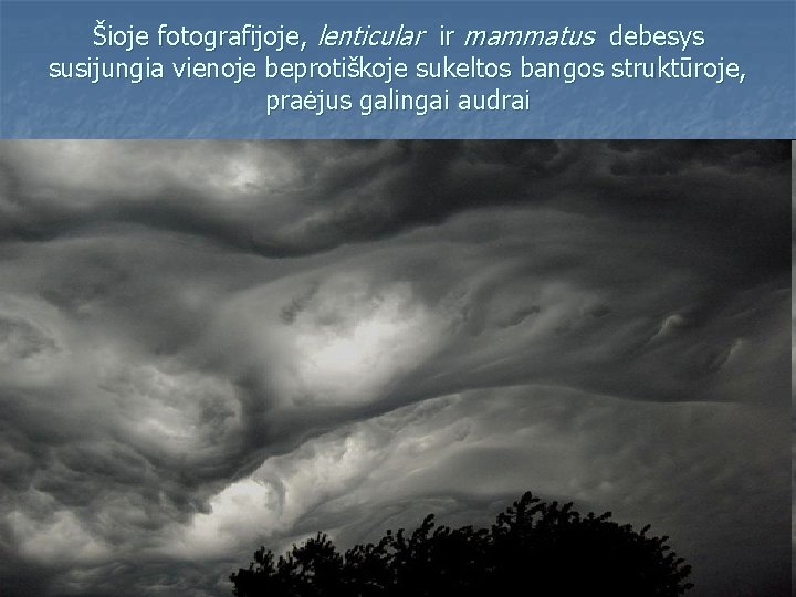 Šioje fotografijoje, lenticular ir mammatus debesys susijungia vienoje beprotiškoje sukeltos bangos struktūroje, praėjus galingai