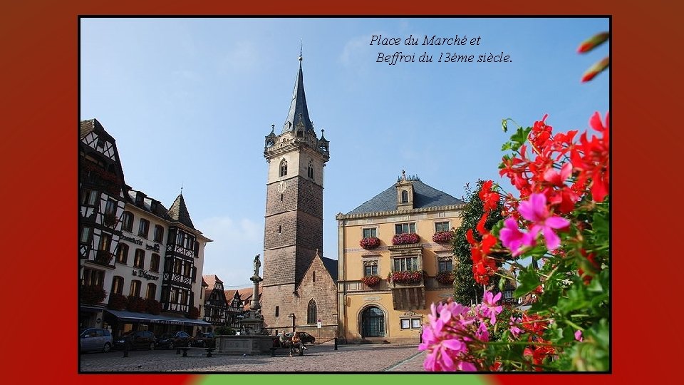 Place du Marché et Beffroi du 13éme siècle. 