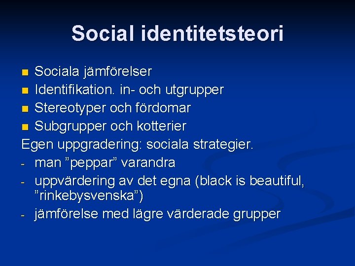 Social identitetsteori Sociala jämförelser n Identifikation. in- och utgrupper n Stereotyper och fördomar n