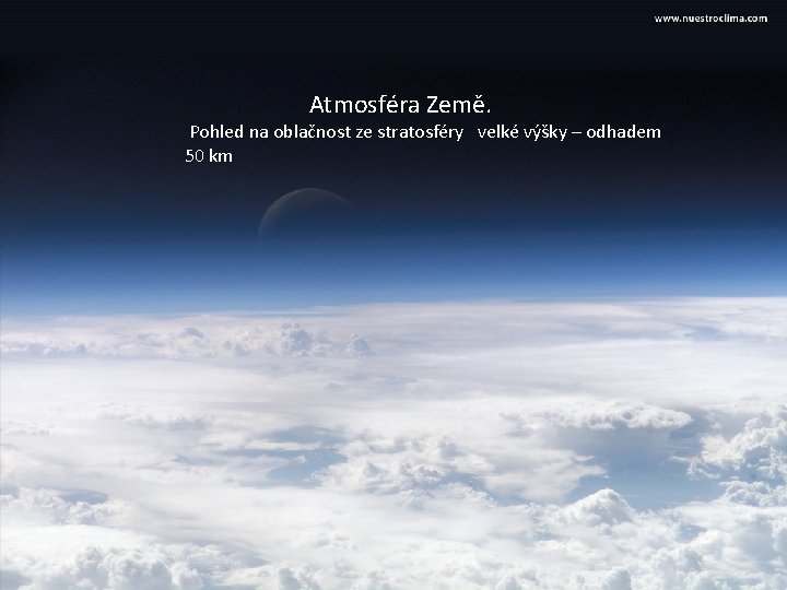 Atmosféra Země. Pohled na oblačnost ze stratosféry velké výšky – odhadem 50 km 