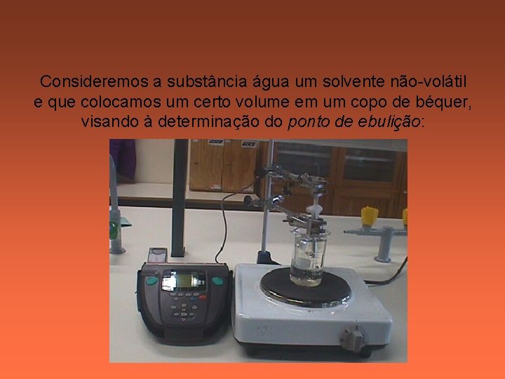 Consideremos a substância água um solvente não-volátil e que colocamos um certo volume em Consideremos a substância água um solvente não-volátil e que colocamos um certo volume em