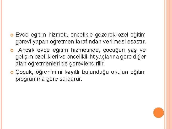 Evde eğitim hizmeti, öncelikle gezerek özel eğitim görevi yapan öğretmen tarafından verilmesi esastır. Ancak